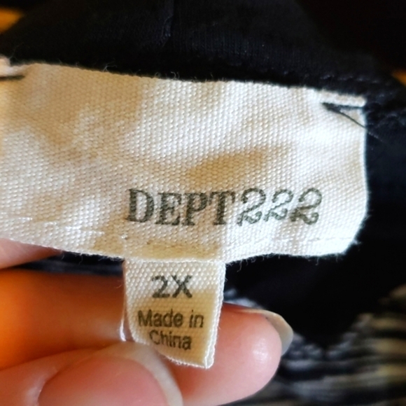 Dept 222 Black White ¾ Sleeve Top 2XL Open Back Detail - Picture 5 of 7